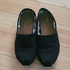 Womens Black TOMS Size 6.5
